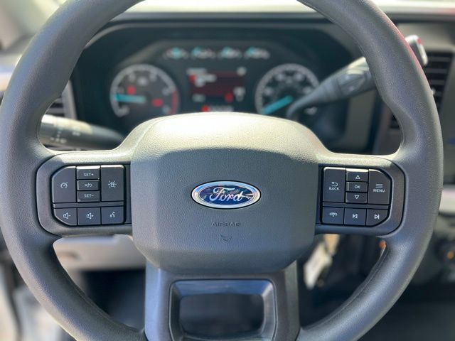 2025 Ford F-350 Super Duty Chassis Cab XL - Photo 21