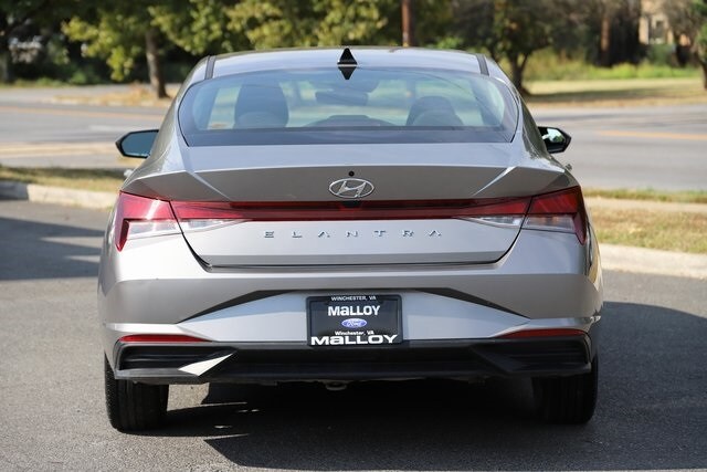 2023 Hyundai Elantra SE photo 2