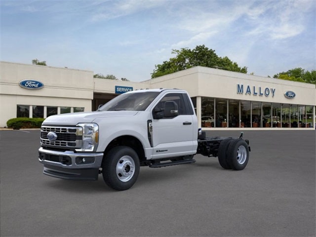 2025 Ford F-350 Super Duty Chassis Cab XL's photo
