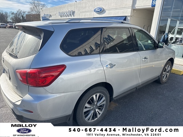 2020 Nissan Pathfinder SV's photo