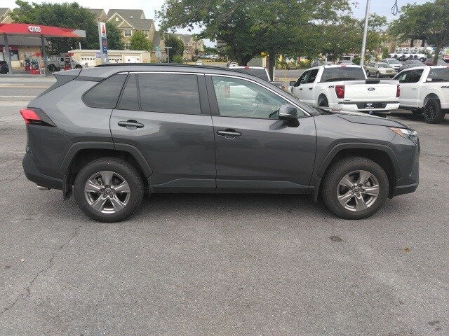2024 Toyota RAV4 XLE photo 2