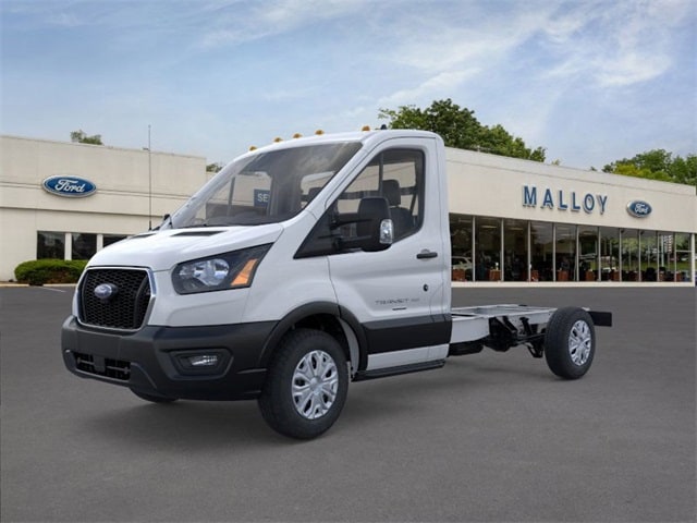 2025 Ford Transit Cutaway Base's photo