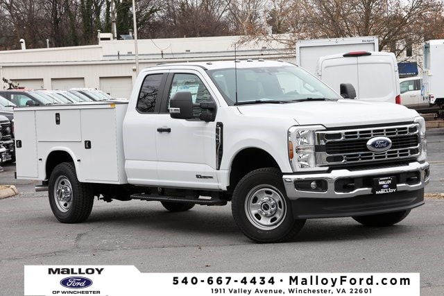 2025 Ford F-350 Super Duty Chassis Cab XL's photo