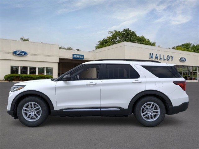 2025 Ford Explorer photo 2