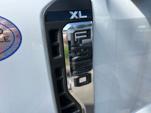 2025 Ford F-350 Super Duty Chassis Cab XL - Photo 10