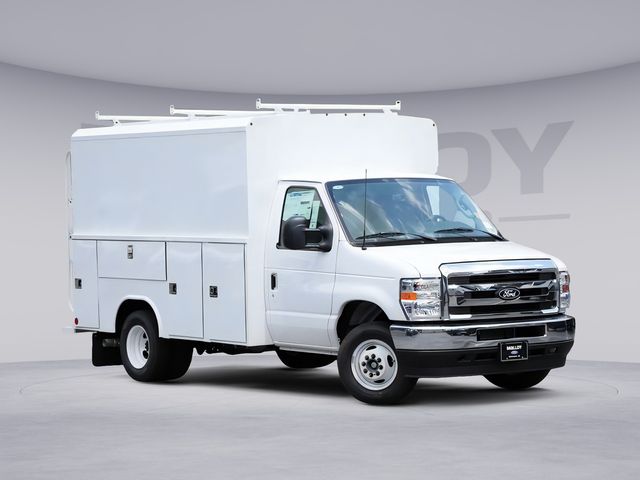 2026 Ford E-Series DRW E-350 Super Duty 138 in WB's photo