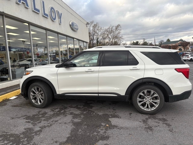 2023 Ford Explorer Limited's photo