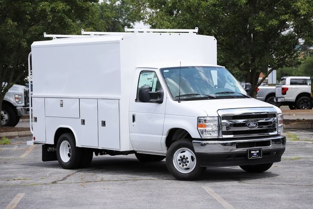 2026 Ford E-Series Cutaway Base's photo