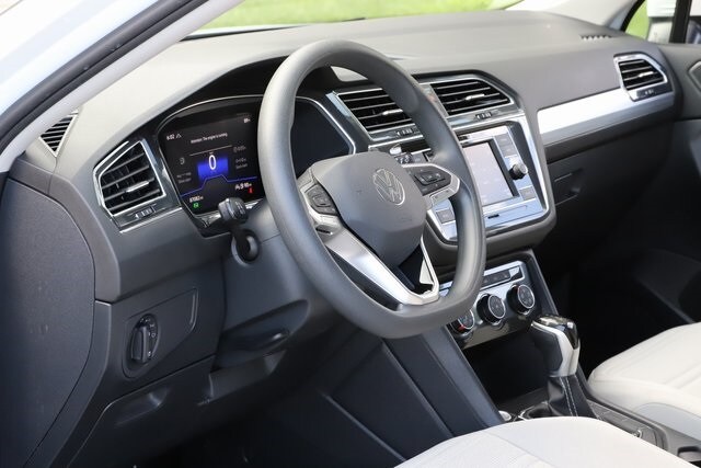 2023 Volkswagen Tiguan S photo 2