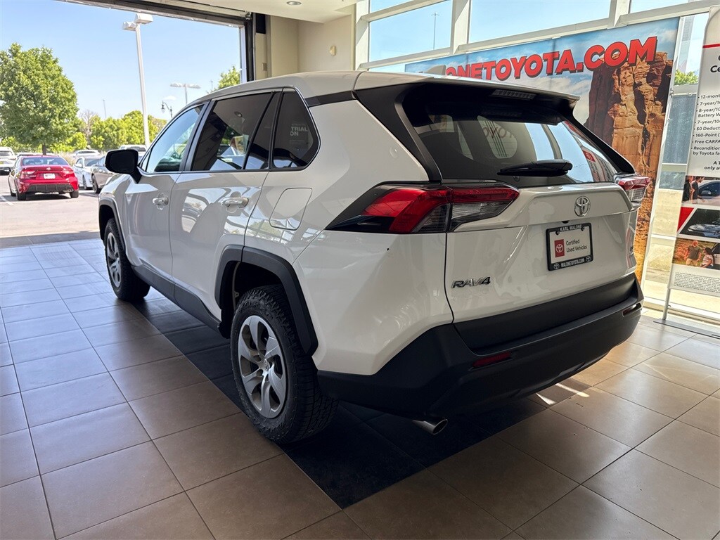 2023 Toyota RAV4 LE photo 2