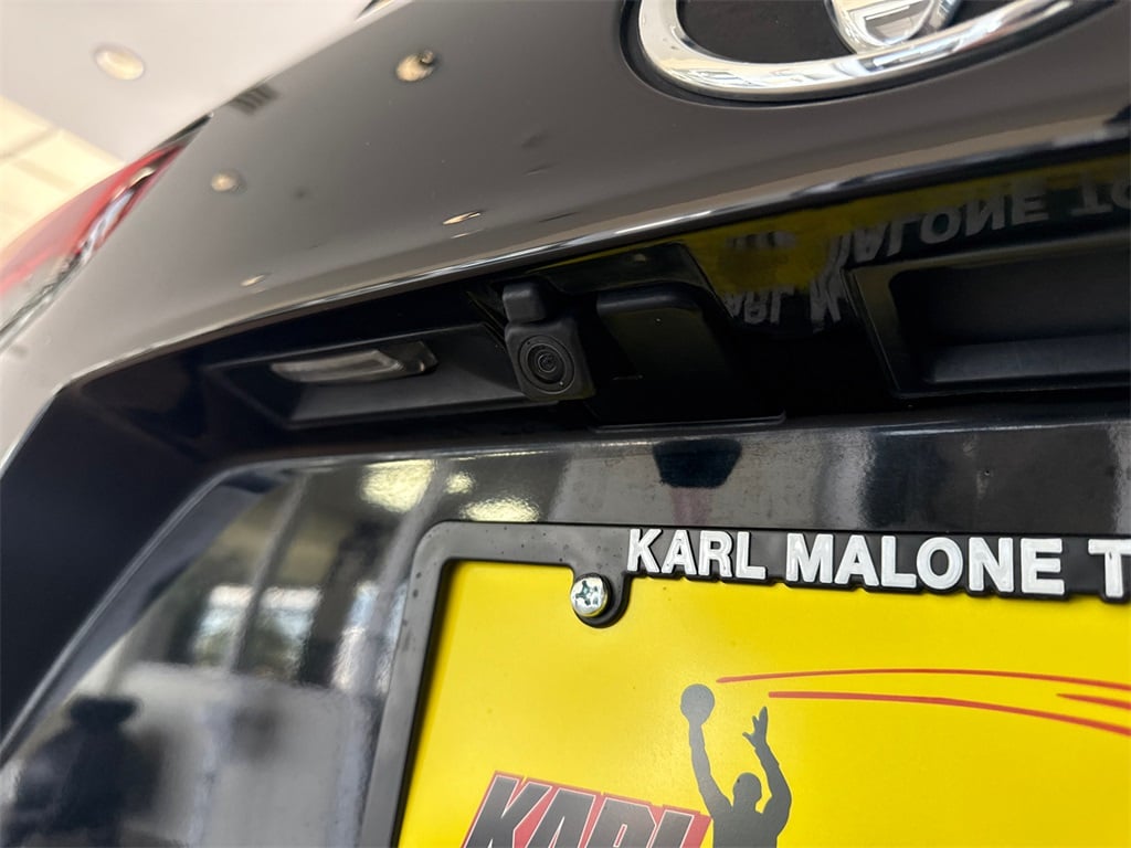 Used 2024 Toyota Highlander LE SUV