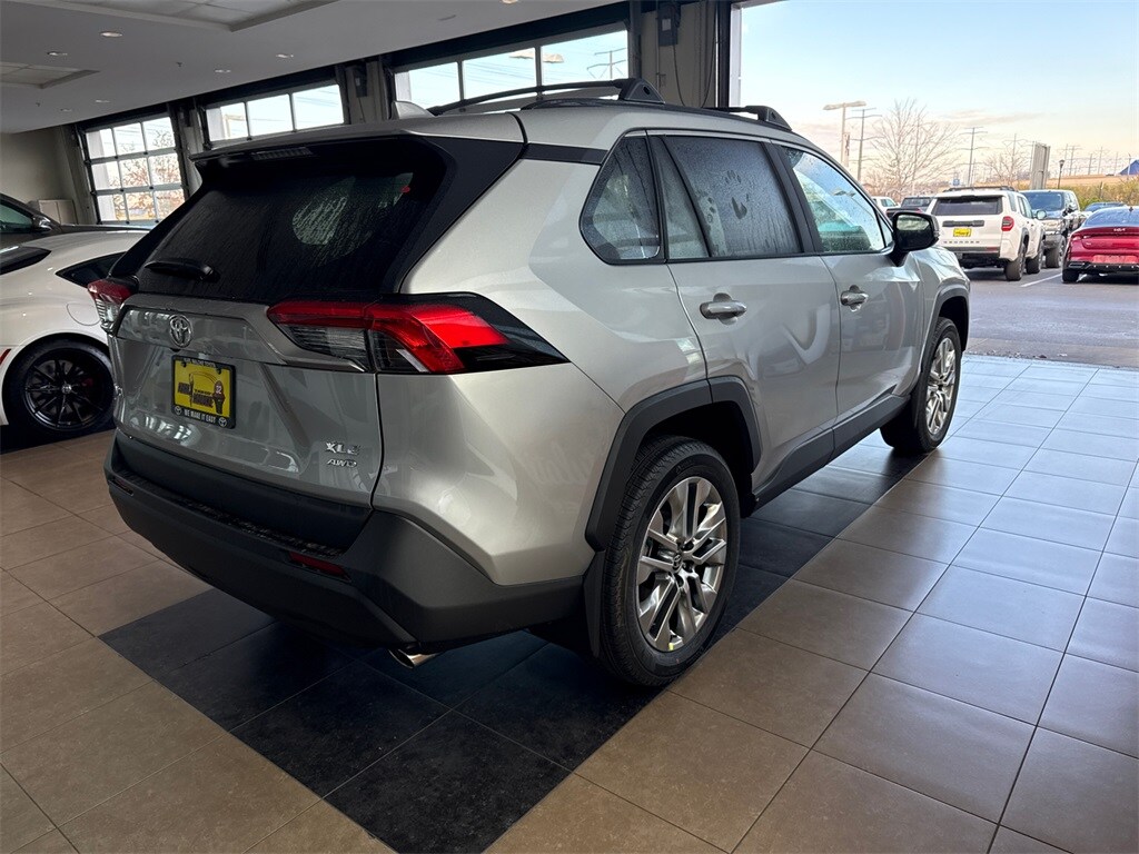 2025 Toyota RAV4 XLE Premium photo 3