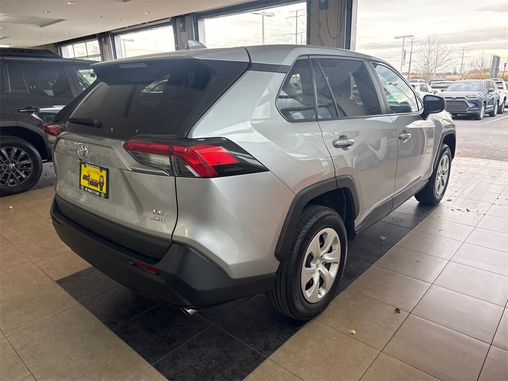 2024 Toyota RAV4 LE photo 2