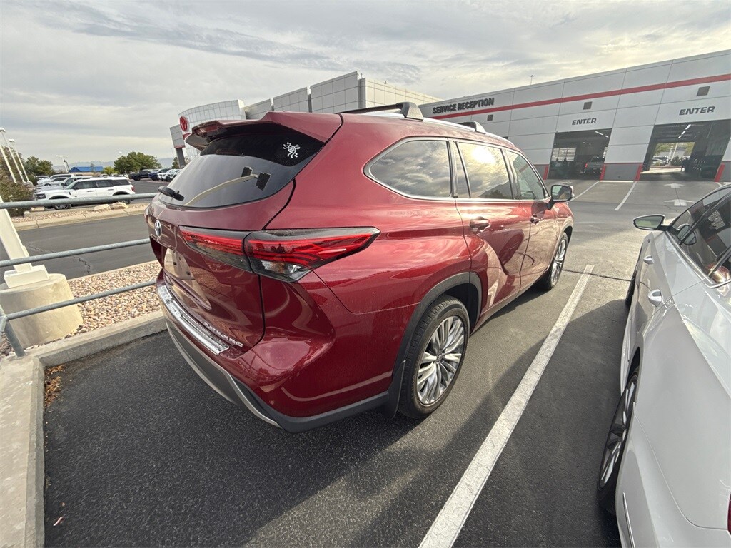 2022 Toyota Highlander Platinum photo 3
