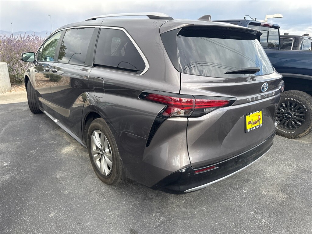 2023 Toyota Sienna Limited photo 2