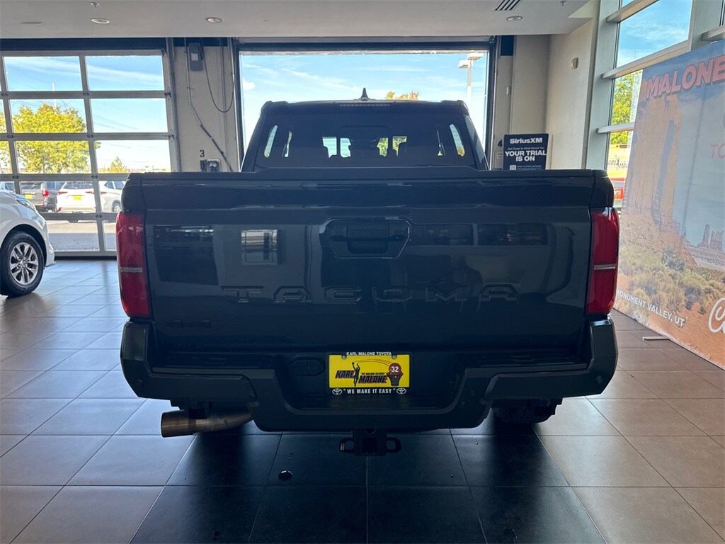 2024 Toyota Tacoma TRD Off-Road photo 3