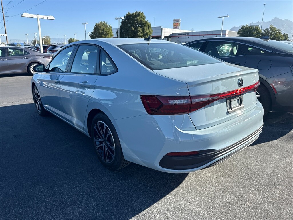 2025 Volkswagen Jetta 1.5T Sport photo 2