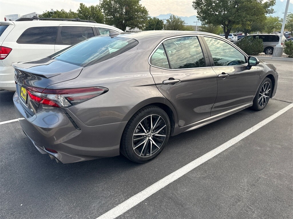 2024 Toyota Camry SE photo 3