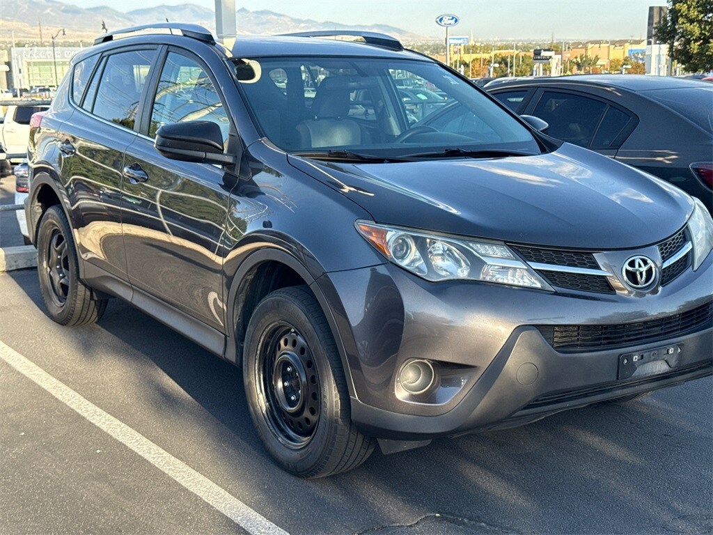 2014 Toyota RAV4 LE photo 4