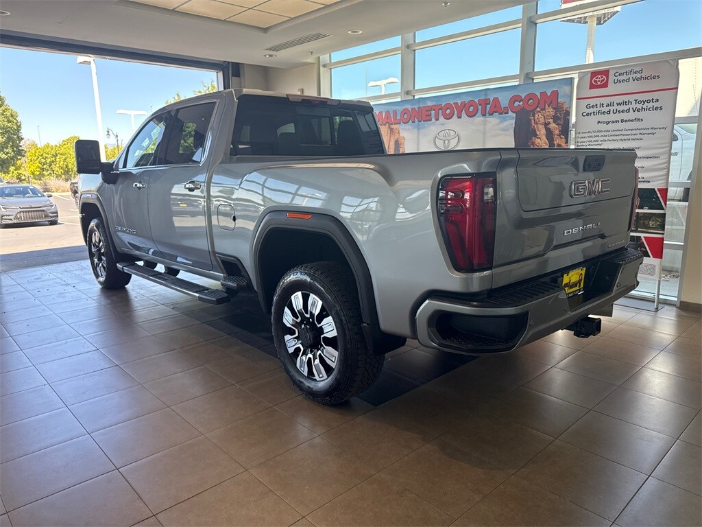 2025 Gmc Sierra 3500 HD Denali photo 2