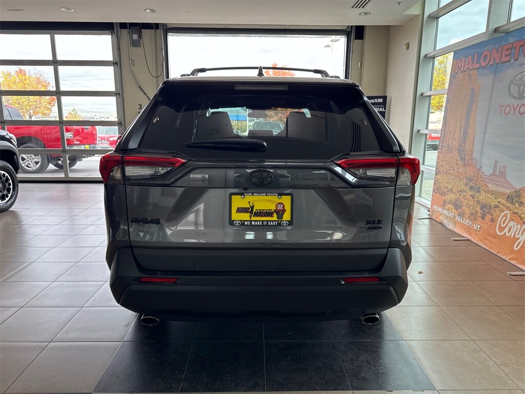 2023 Toyota RAV4 XLE photo 2