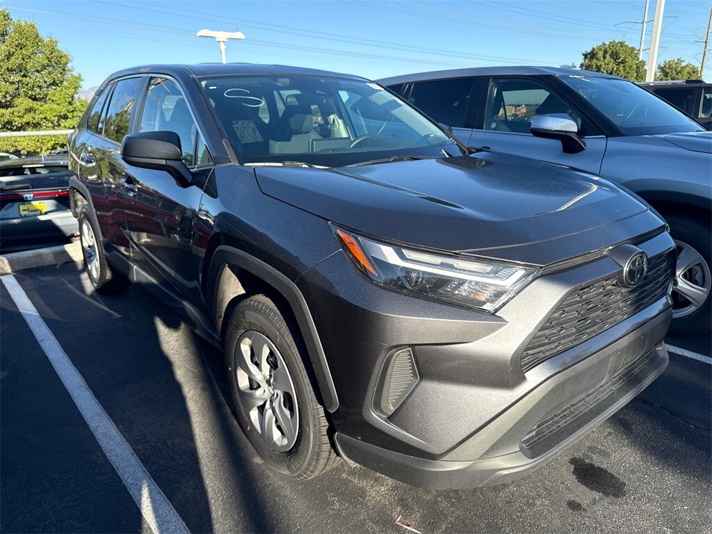 2024 Toyota RAV4 LE photo 3
