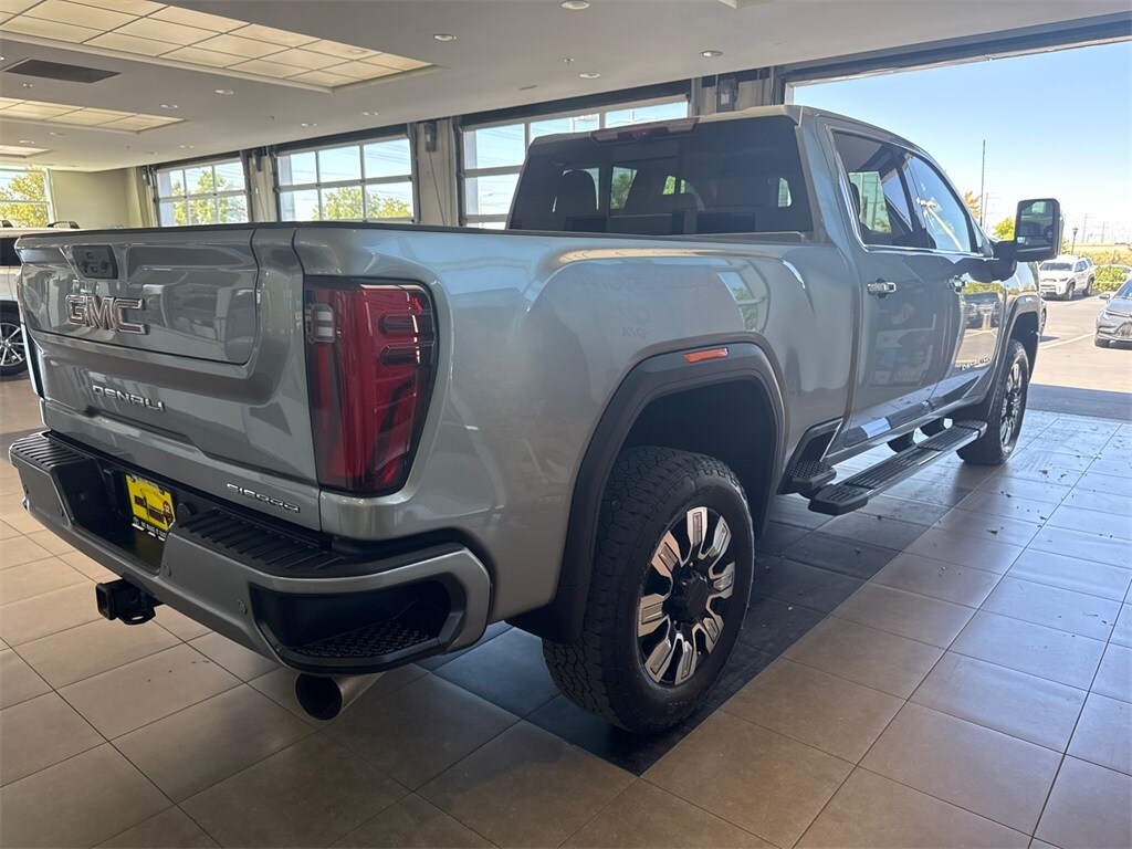 2025 Gmc Sierra 3500 HD Denali photo 3