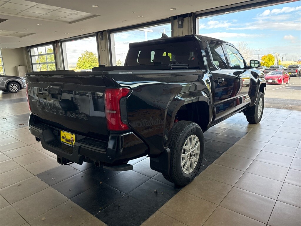 2025 Toyota Tacoma SR5 photo 3