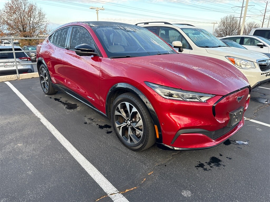 2021 Ford Mustang Mach-E Premium photo 4