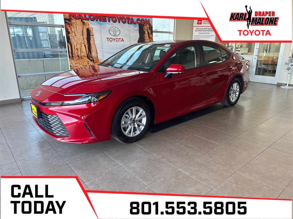 2025 Toyota Camry LE's photo