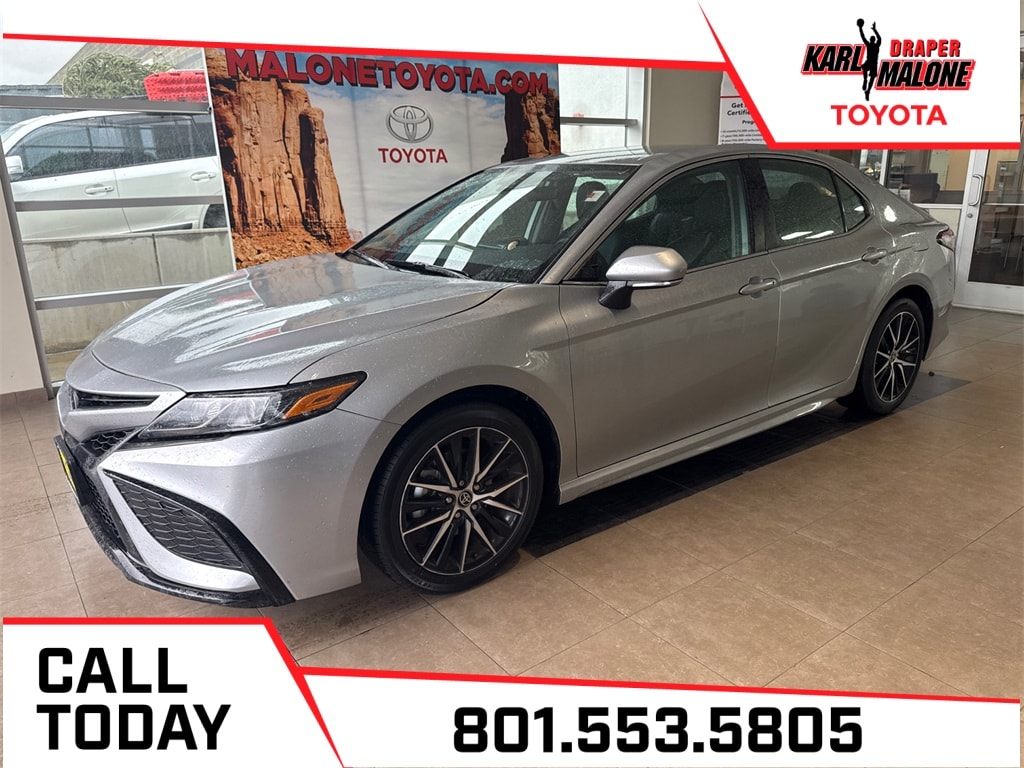 2023 Toyota Camry SE's photo