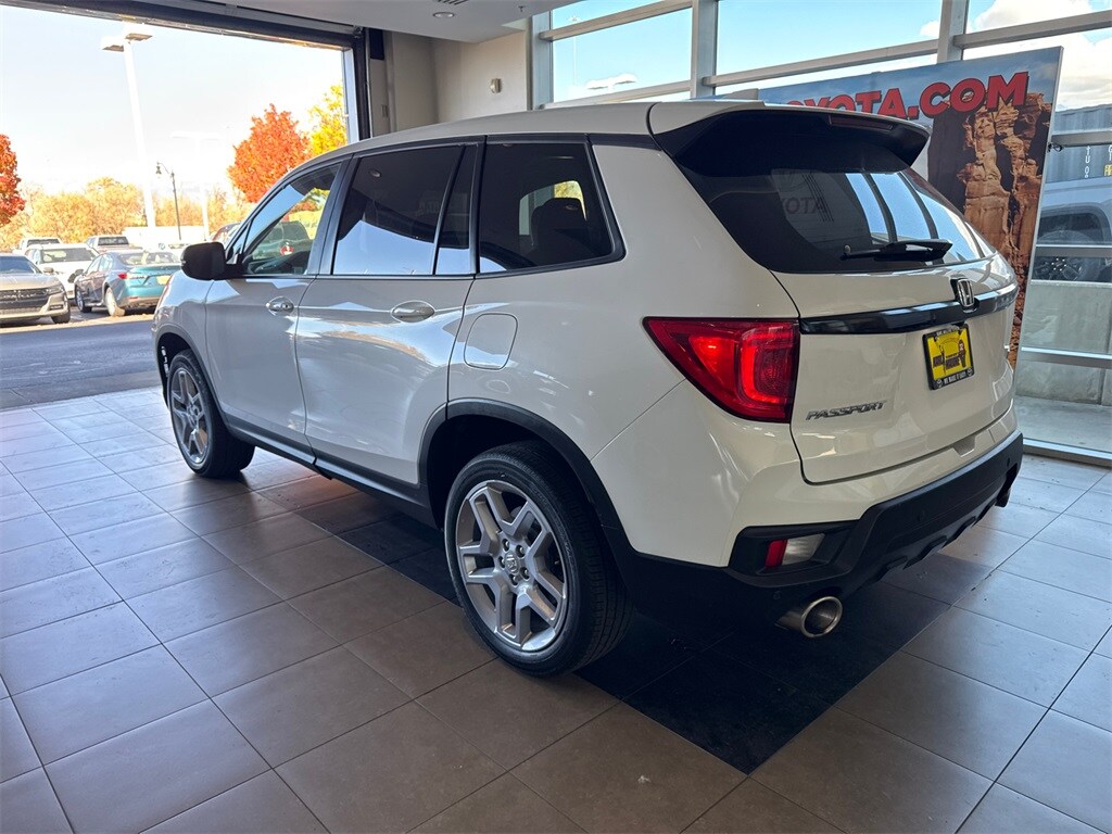 2024 Honda Passport EX-L photo 2