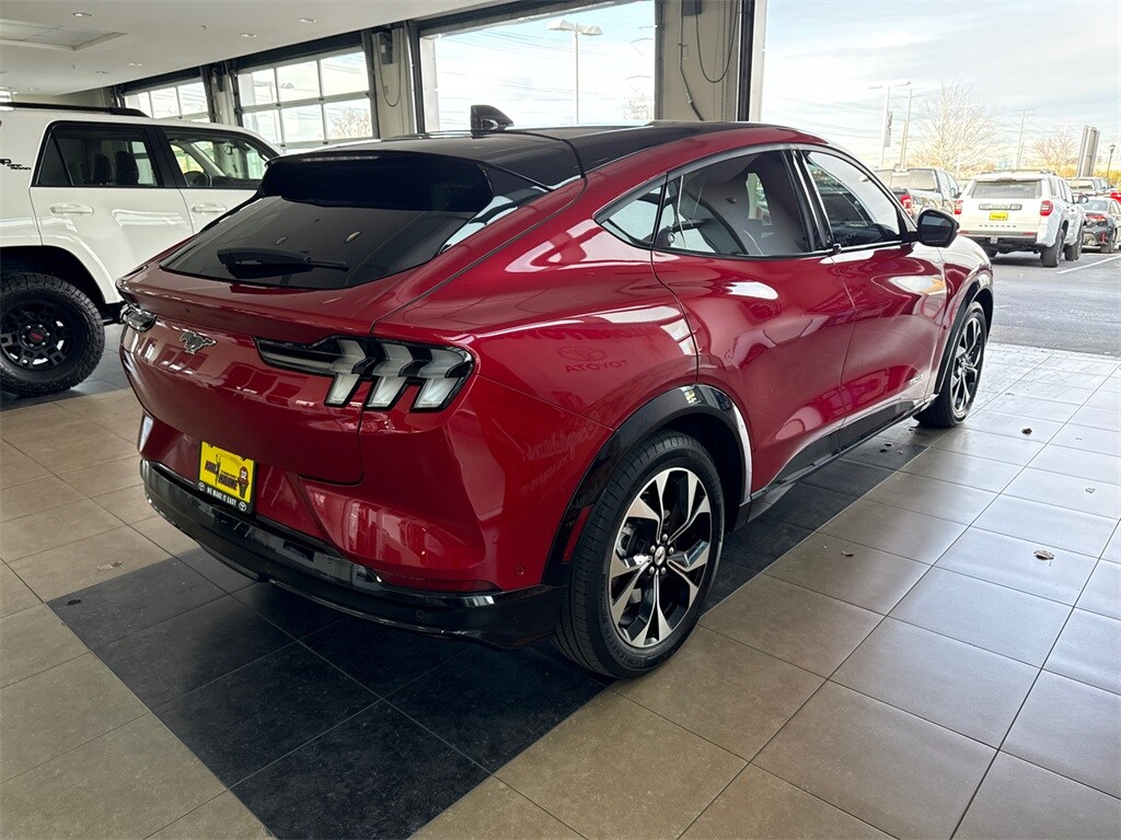 2021 Ford Mustang Mach-E Premium photo 4