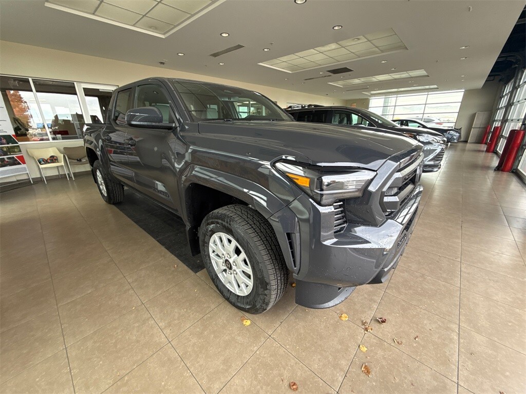 2025 Toyota Tacoma SR5 photo 4