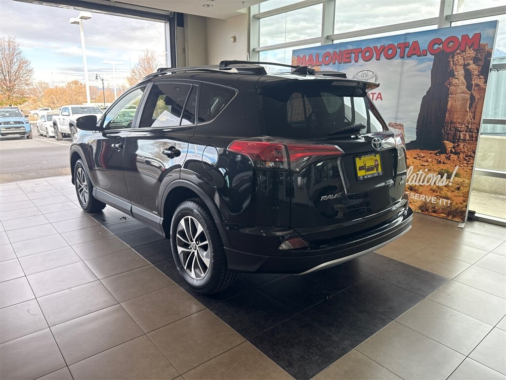 2018 Toyota RAV4 Hybrid XLE photo 2