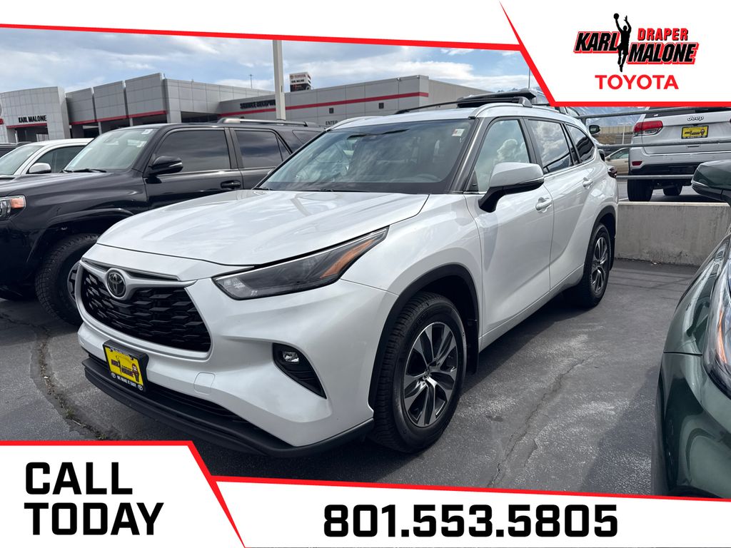 2024 Toyota Highlander XLE AWD's photo