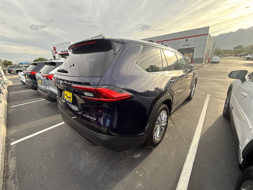 2024 Toyota Grand Highlander Platinum photo 3