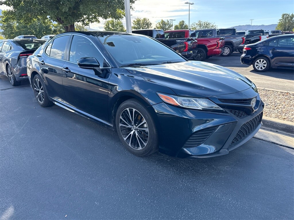 2018 Toyota Camry SE photo 4