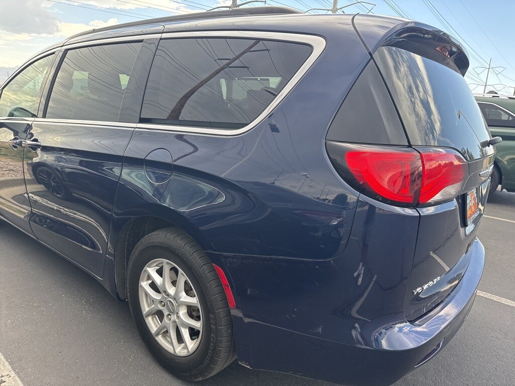 2020 Chrysler Voyager LXi photo 3