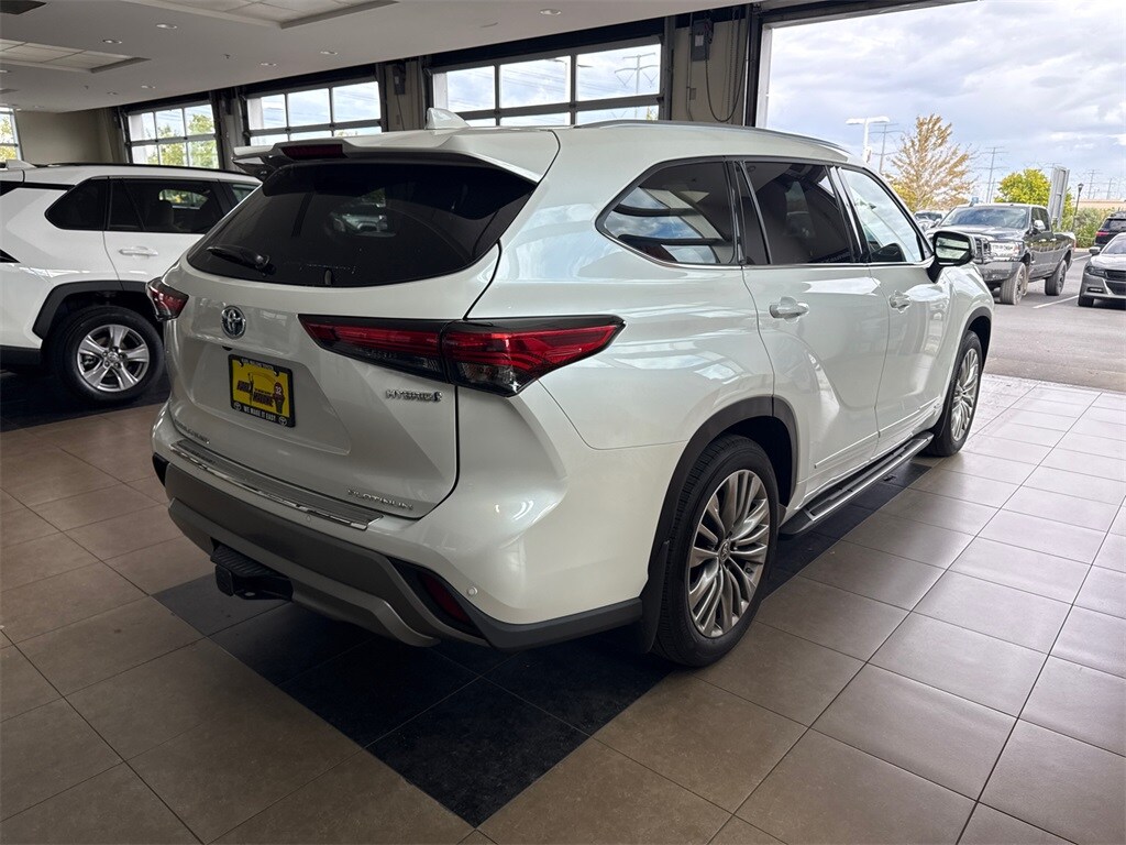 2023 Toyota Highlander Hybrid Platinum photo 3