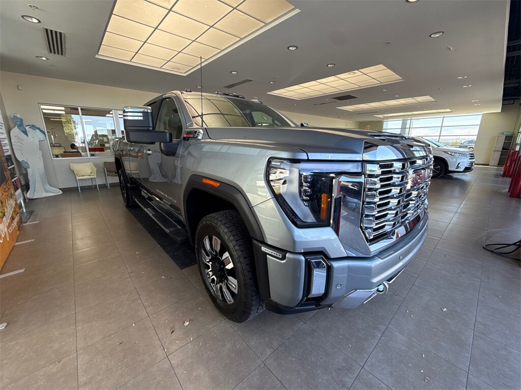2025 Gmc Sierra 3500 HD Denali photo 4