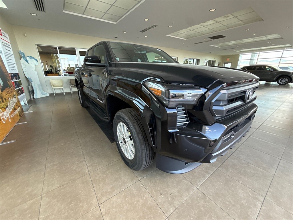 2025 Toyota Tacoma SR5 photo 4