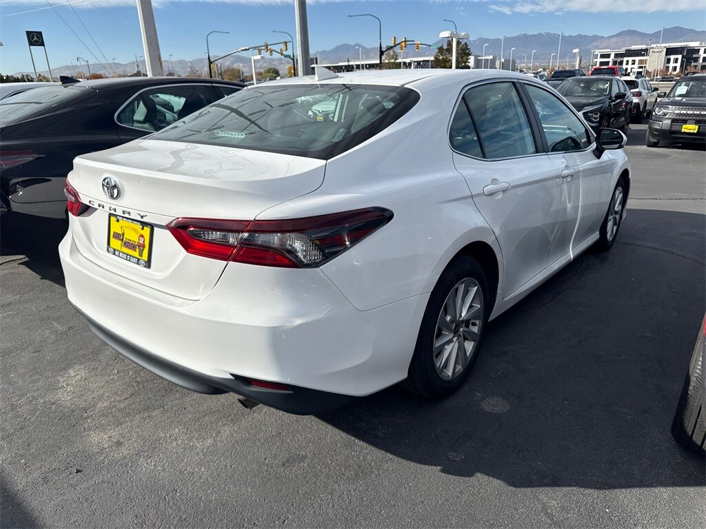 2023 Toyota Camry LE photo 3