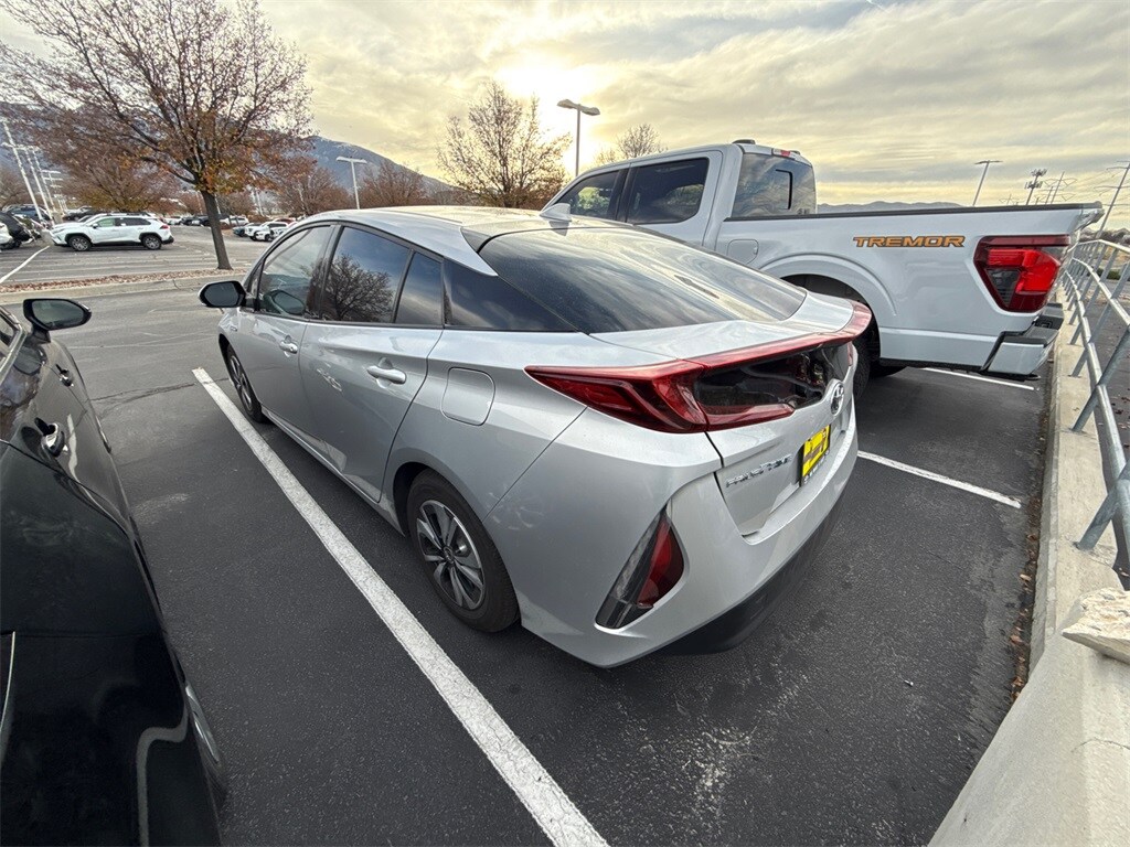 2017 Toyota Prius Prime Three photo 2