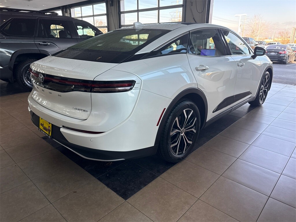 2023 Toyota Crown Limited photo 4