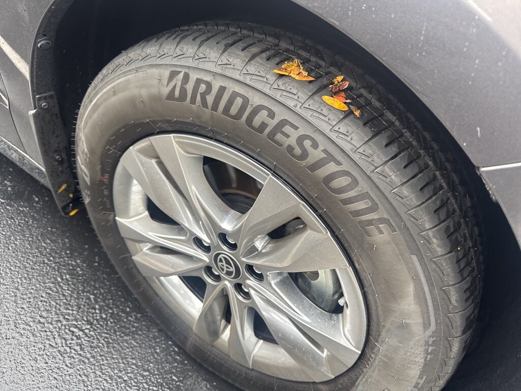 2023 Toyota Sienna Limited photo 4