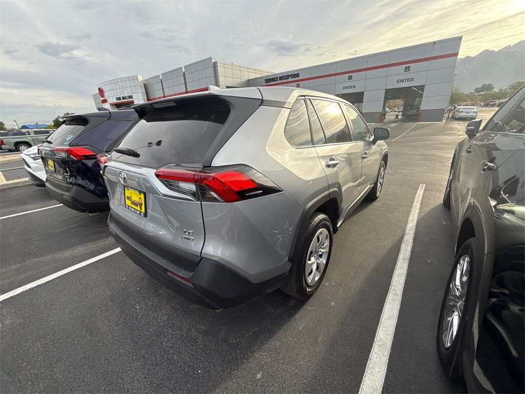 2024 Toyota RAV4 LE photo 3