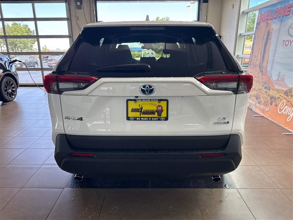 2024 Toyota RAV4 Hybrid LE photo 2