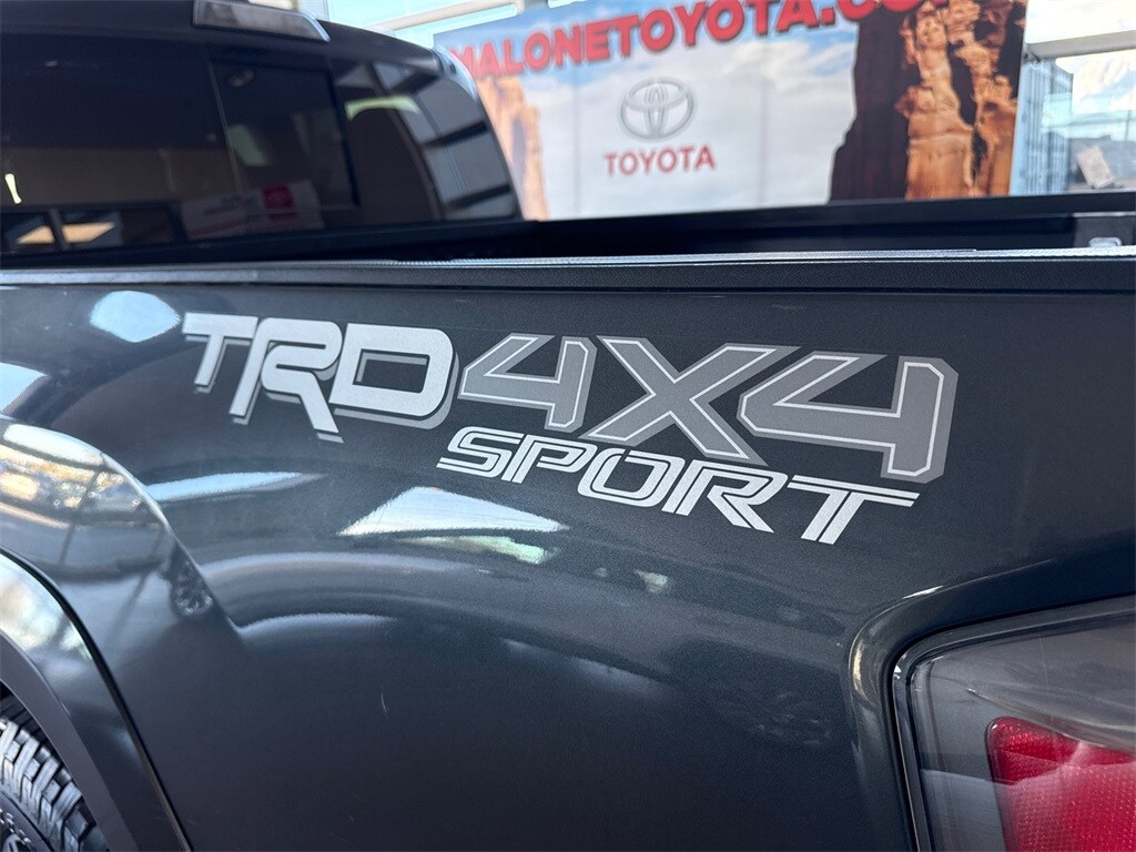 2023 Toyota Tacoma TRD Sport V6 photo 3