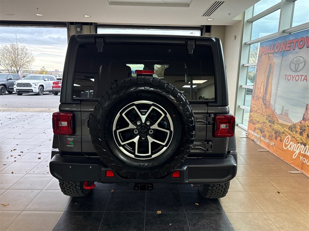 2025 Jeep Wrangler Rubicon photo 3